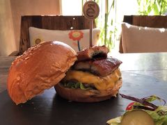 -HIGH FIVE哈福手工汉堡(桂林路店)