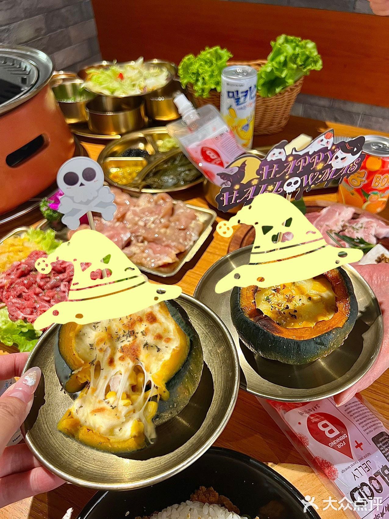卧卧卧！！烤肉店也换万圣节皮肤了！！