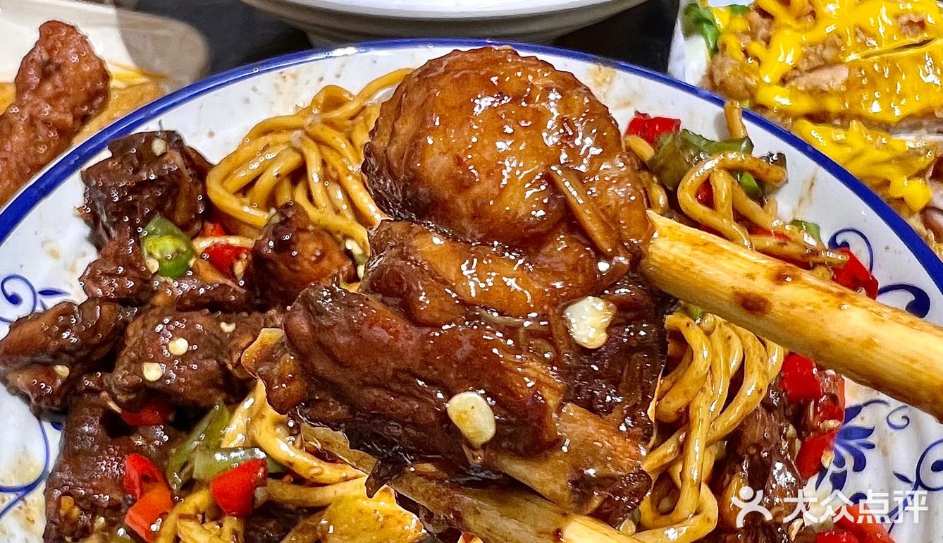 不用去徐州！济南经三路附近辣子鸡拌面！！