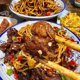 不用去徐州！济南经三路附近辣子鸡拌面！！