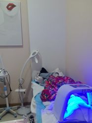 -成都苗方清颜专业祛痘