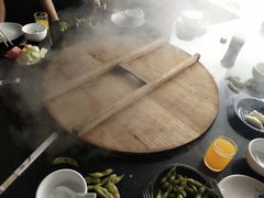 -乡村木柴铁锅炖饭店