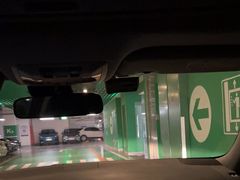 -虹桥天地-停车场