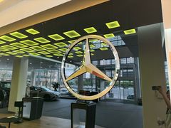 -上海星瀚奔驰4S店(长寿路店)