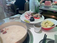 -洪氏嗨捞·广东猪肚鸡·椰子鸡火锅(西咸万象城店)