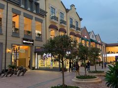 -王府井奥莱临潼小镇(临潼店)