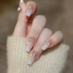 -安吉拉·纤纤玉指美甲美睫创意中心