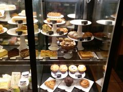 面包甜点陈列柜-星巴克(广州淘金路店)