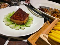 金牌扣肉配玉米饼-杭州西子湖四季酒店·金沙厅