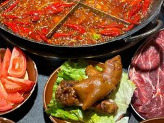 -渝嘴小老弟老火锅(华新村店)