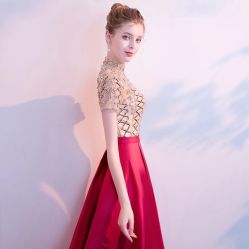 -月月婚纱礼服仓储店(王府井店)
