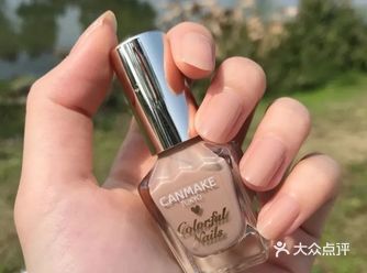 再涂抹第二次 反复三次 颜色会 更加饱满