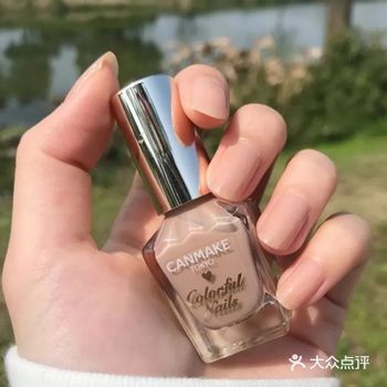 再涂抹第二次 反复三次 颜色会 更加饱满