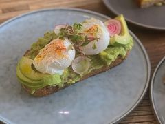 牛油果温泉蛋吐司-O'mills Sourdough Bakery&Bistro(永嘉路店)