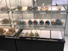 面包甜点陈列柜-上海哈尔滨食品厂(淮海中路店)