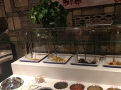 自助调料区-前门后头老北京铜锅涮肉·京味菜·烤鸭(伊藤洋华堂店)