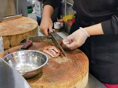 烧饼夹肠头-肠王卤煮(西单食宝街店)