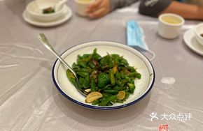 Stir-Fried Yellow Beef with Wild Chili