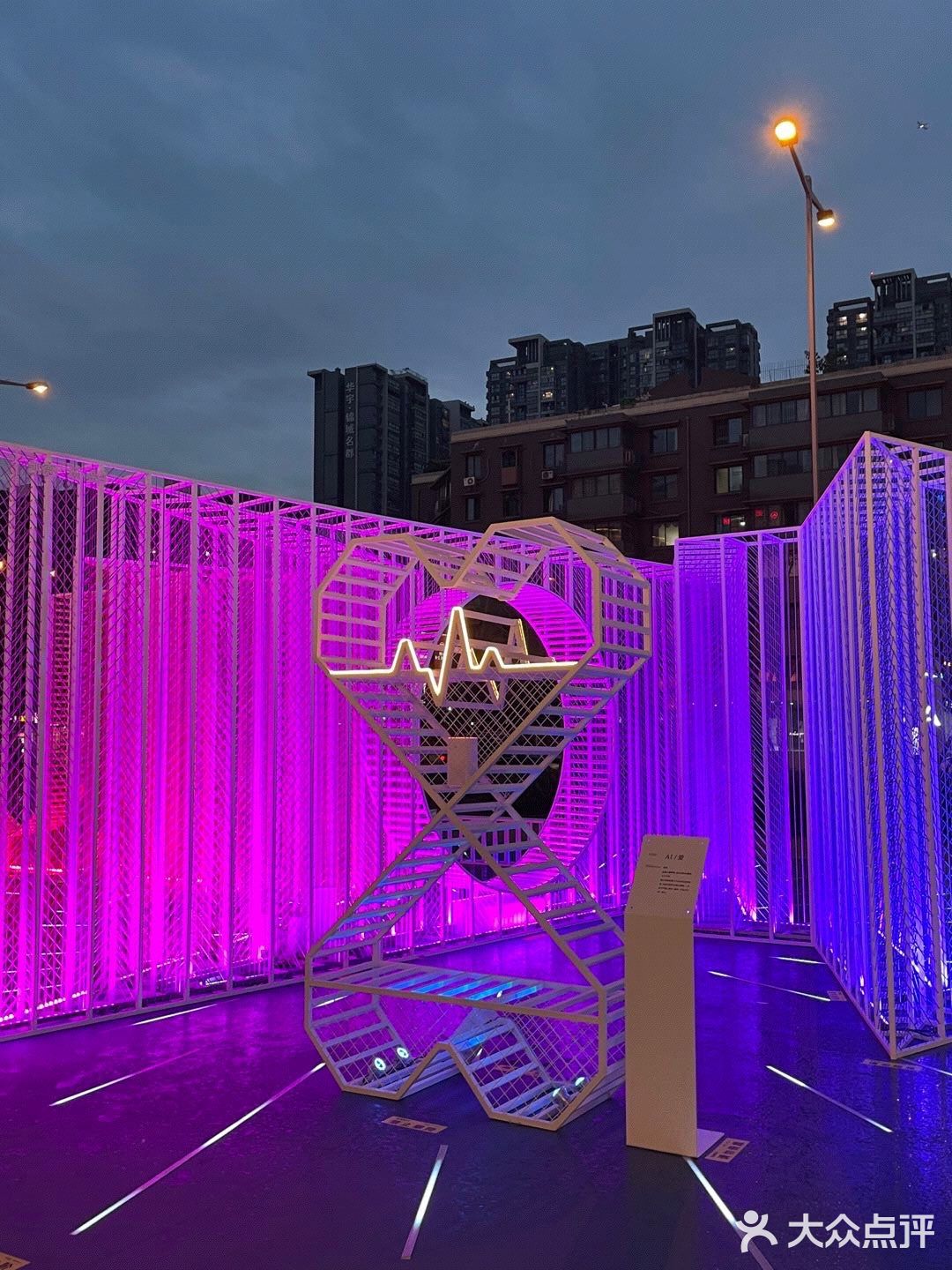 成都看展 | 520超浪漫光影展，去表达去感受