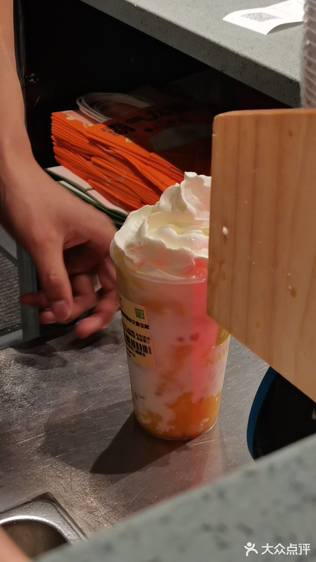 估计快打烊了… 买了一杯立马拿到了