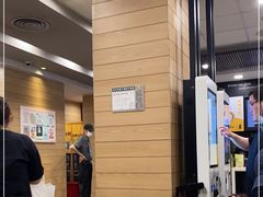 等位区-麦当劳(仙林亚东城得来速店)