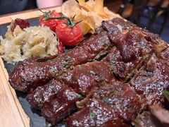 烧烤猪肋排配薯角-Bistro Les Lilas丁香花小酒馆