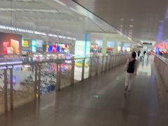 -麦当劳(上海虹桥站30B检票口楼上)