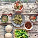 品品五月的槐花香