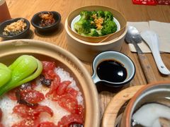 -煲仔皇腊味煲仔饭(经四万达店)