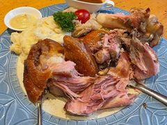 烤猪肘配酸菜土豆泥-兰特伯爵西餐厅·啤酒屋(方庄店)