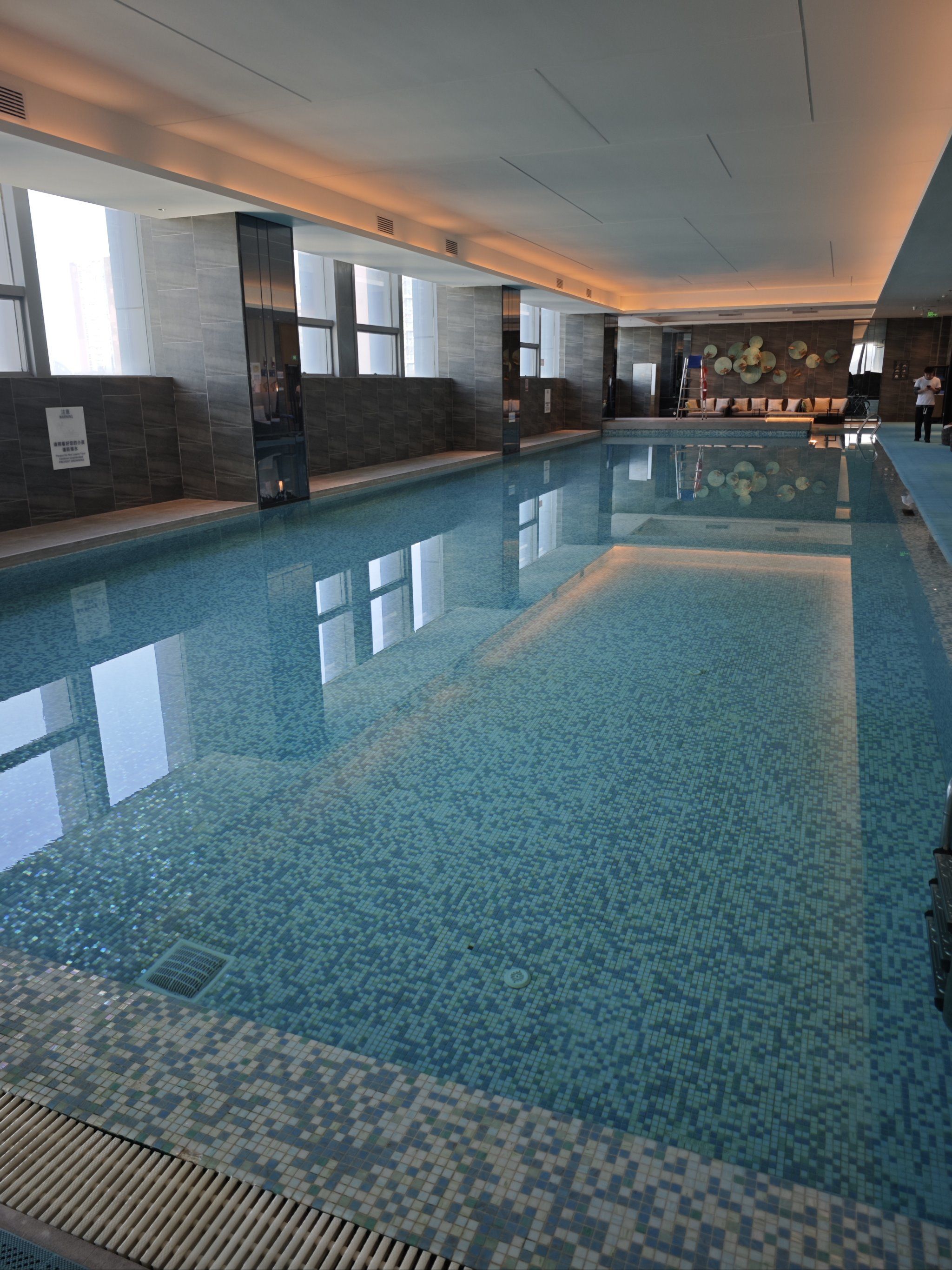 泳池美景尽收眼底