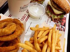 -The Habit Burger Grill 哈比特汉堡(世博店)