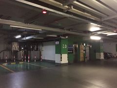 -正大乐城徐汇店-地下停车库