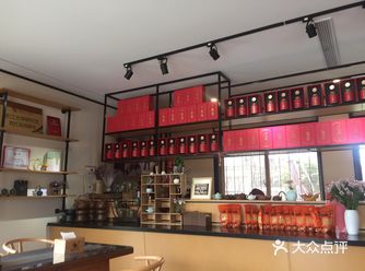 同事点的红茶还不错，颜色清透，口感也行