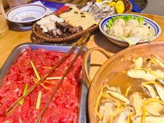 -洱火云南酸菜牛肉火锅(石景山当代商城店)