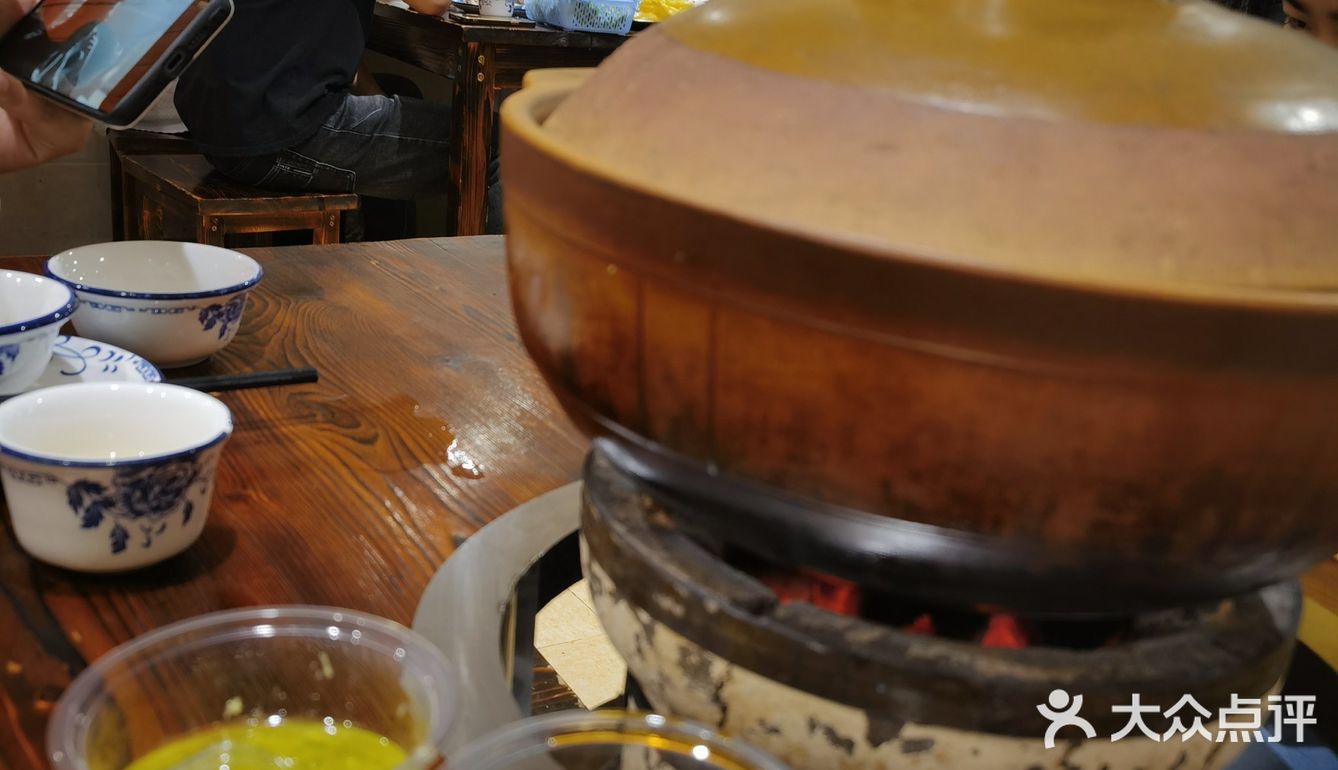 西华路威邵鸡煲