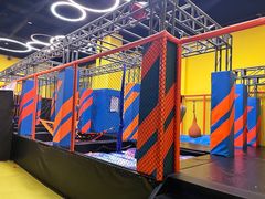 -爱蹦iBOON蹦床运动馆(江汉店)