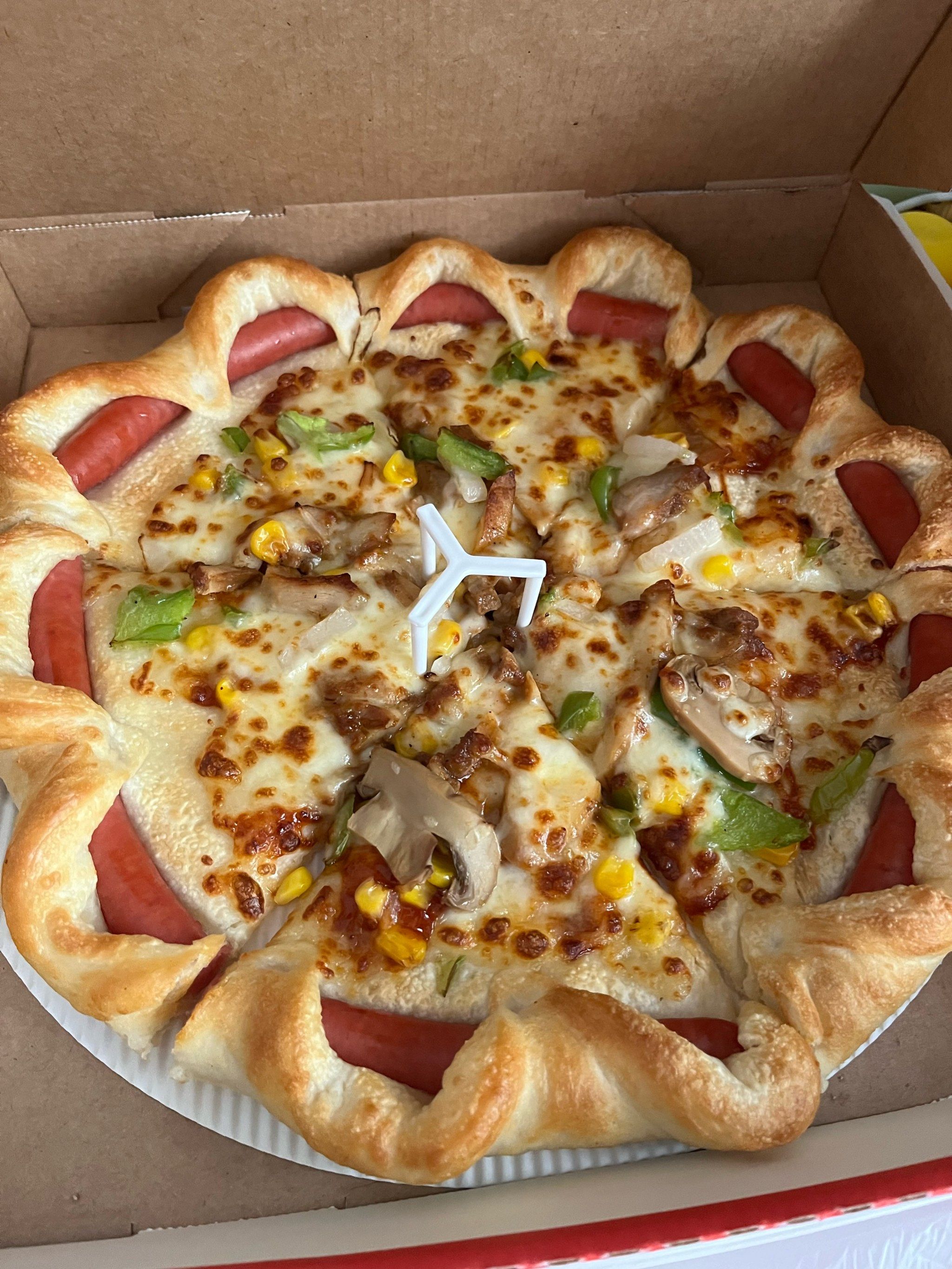 必胜客烤肠卷边披萨