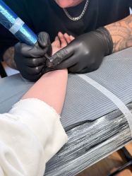 -SNOW TATTOO STUDIO