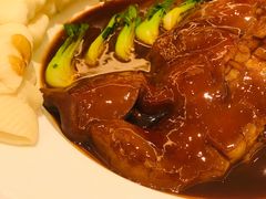 扒烧猪头配小饼-扬州狮子楼·非遗淮扬菜(总店)