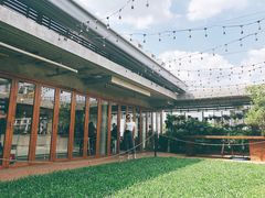 -ROAST coffee & eatery