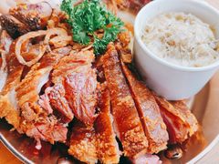 烤猪肘配酸菜和土豆泥-宝莱纳餐厅(滨江店)