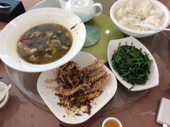 -顺峰渔港中国人的餐厅