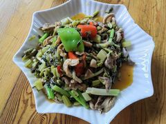 -黄记四更烤乳猪店