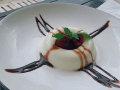 意式奶冻配酱果-安妮意大利餐厅(世贸天阶店)