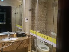 -乌兰湖畔草坪轻奢营地