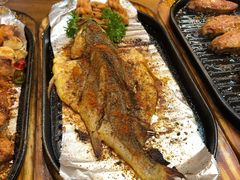 东镇给力烤鱼-老东镇啤酒屋海鲜加工·蒸汽海鲜·海鲜烧烤(台东店)