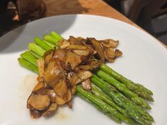牛肝菌扒芦笋-一坐一忘云南菜(嘉里中心店)