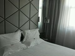 -桔子酒店(上海西藏北路地铁站店)