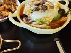 -满格嗦新疆椒麻鸡火锅.炒米粉(川大江安校区店)